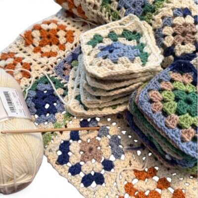 Isoäidin neliöt (granny square) kurssi Fiskarsissa